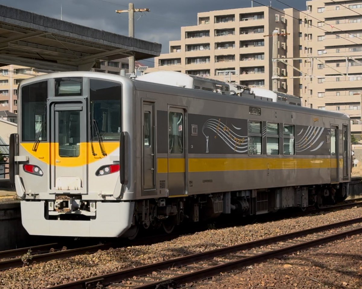 kochan_tk's tweet photo. 2024.12.16

DEC700[中クチ] 山陰本線試運転

幡生駅出発シーンより

#DEC700 https://t.co/2HzHn5S128