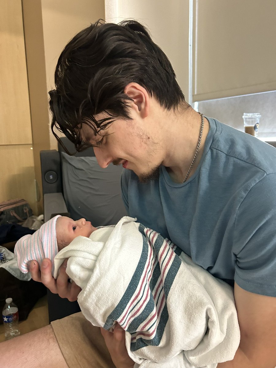 ShayIyn's tweet photo. happy 26th birthday to the love of my life and the best dad to our little girl🤍

we love you. thank you for all you do for our little family🤍 https://t.co/wiJSCof1Gc