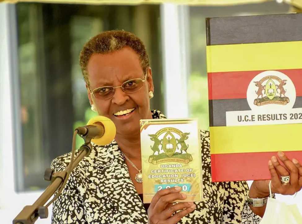 TheEaglee2's tweet photo. Mother & grand mother always encouraging the Ugandan child to go to School
We love you Mama wa Jjajja @JanetMuseveni the @Educ_SportsUg head
#RealizeUg
Chameleon Ava Peace Guardiola Dexta Daps State House Ya Levis https://t.co/JslHn6IwdW