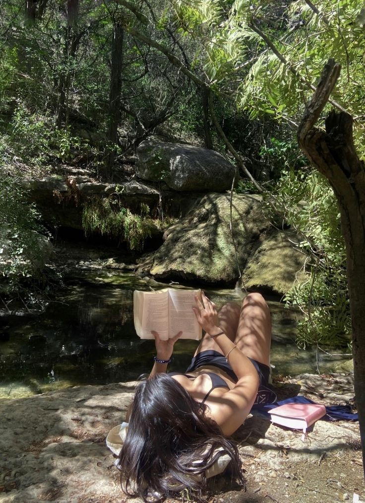 paledainty's tweet photo. books and nature https://t.co/PjmdS6SwNM