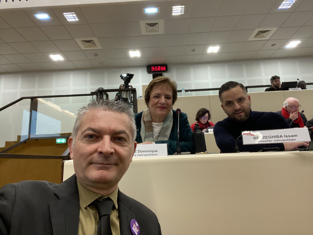 GomezStephane's tweet photo. 📣 Début de la séance publique de la Métropole de Lyon, la team est en place✅

➡️ Après un hommage à notre ancien collègue Gilles BUNA et aux victimes de #Chido à #Mayotte🇾🇹, ns parlerons urbanisme av. une modif du PLU-H ou déplacements av. le contournement ferroviaire de Lyon🚊 https://t.co/R4aGDI4pY5