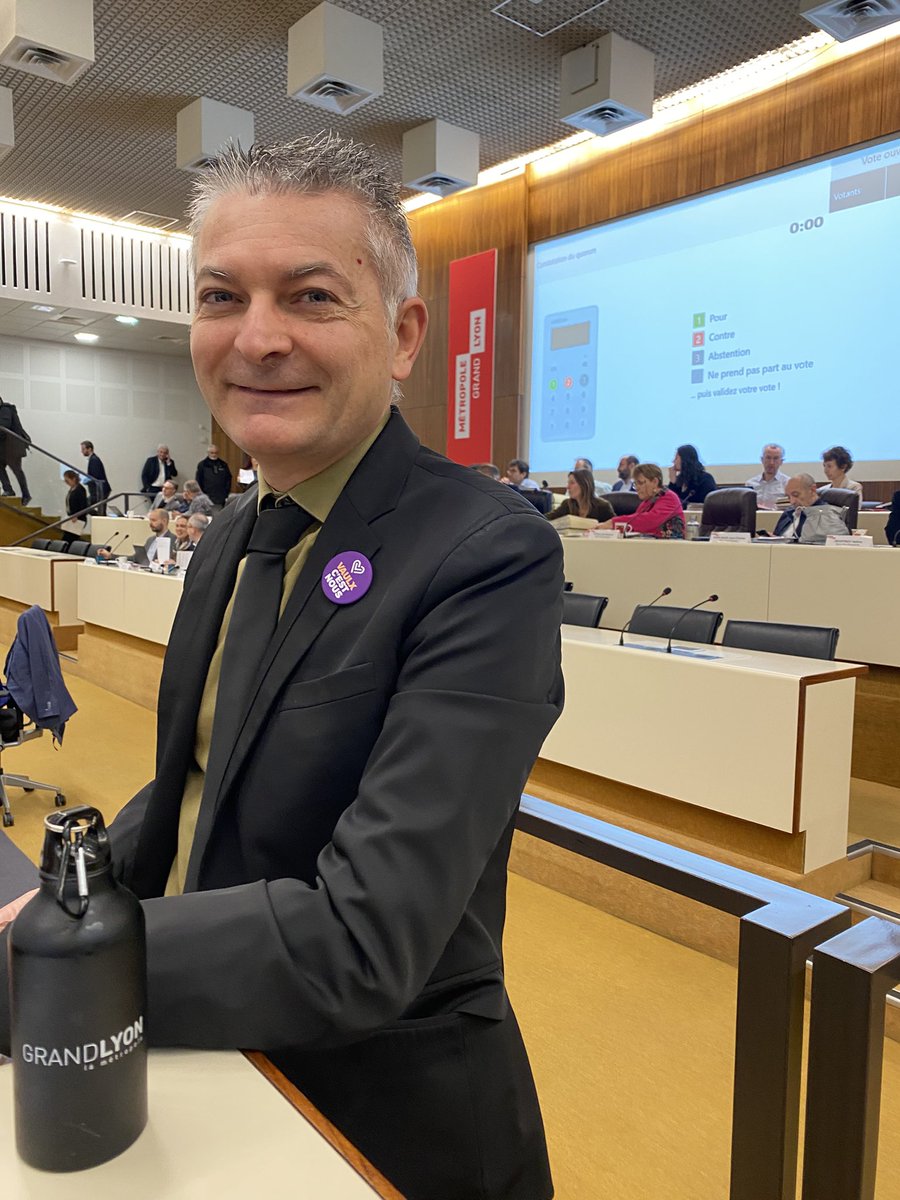 GomezStephane's tweet photo. 📣 Début de la séance publique de la Métropole de Lyon, la team est en place✅

➡️ Après un hommage à notre ancien collègue Gilles BUNA et aux victimes de #Chido à #Mayotte🇾🇹, ns parlerons urbanisme av. une modif du PLU-H ou déplacements av. le contournement ferroviaire de Lyon🚊 https://t.co/R4aGDI4pY5