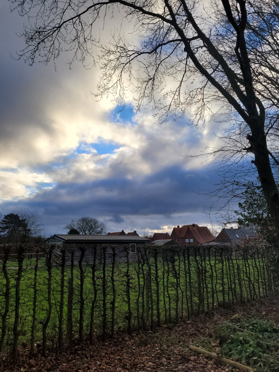 marcvanpae7d's tweet photo. #vrtweer Oedelem 10:13 opklaringen in zicht https://t.co/2ymnVM9Le2
