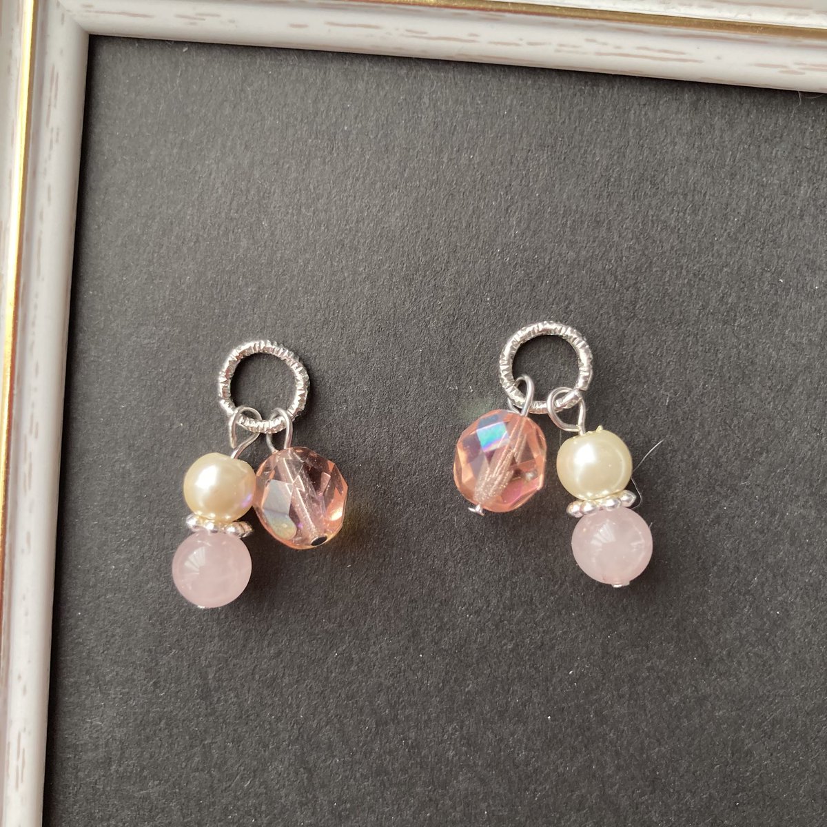 asumi_ka's tweet photo. ビーズでイヤリング(ピアス)を作ってます🌟
　
#ハンドメイド https://t.co/52LujactGV