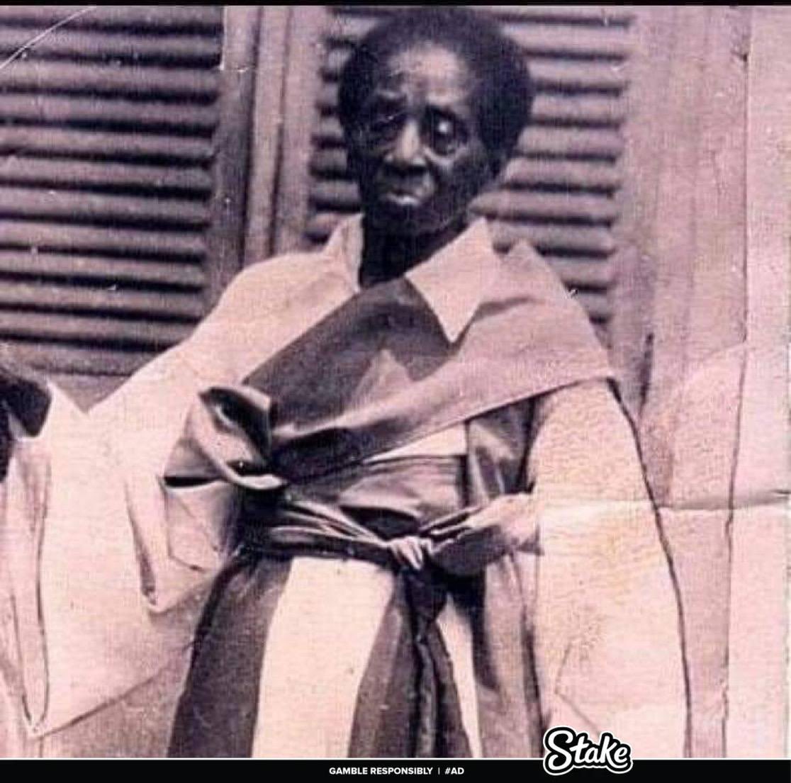 benopaonyx1's tweet photo. The story of the most powerful Prophet ever in Ghana, the late Odifo Kwame Nkansah. The Prophet whose dead body resurrected and healed many patients at the Korle-Bu Hospital. 😳😱

Thread 🧵 https://t.co/mTOA3wNOcb