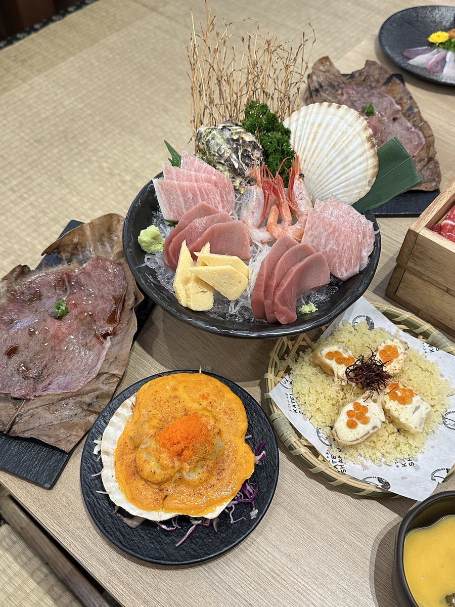 gingergamori's tweet photo. yum yum, meow meow can hunt btw
/\_/\   
( •⤙•  )  
(🍣٩  )੭
#gingeroffering https://t.co/V1ZAlZ0ZWQ