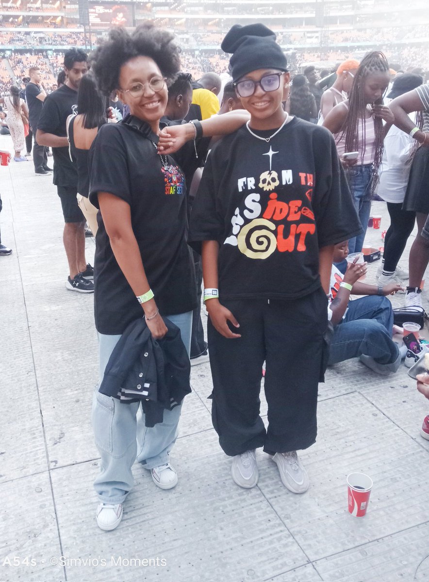 HelviaZwane's tweet photo. It was a #BreezyBowl...what a time to be alive and being able to share these moments with my Daughter, makes it all that more special.
Man oh man, Chris Brown gave us a show and some last night!
🇿🇦♥️🙌🏽
#BreezyInJoBurg #BreezyInSA #MotherAndDaughter #GratefulHeart #OnceAlways https://t.co/wtJtO3GtGx