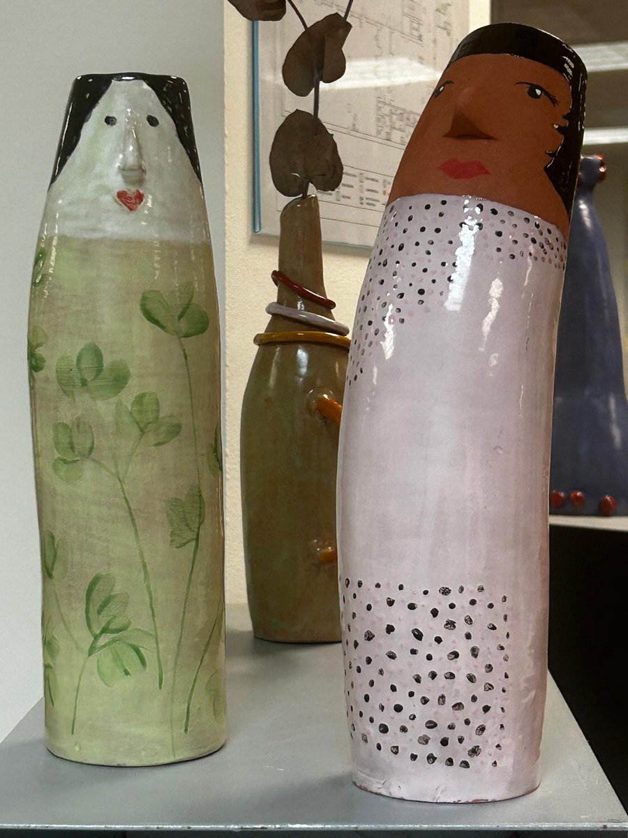 univ_po_pu_lar's tweet photo. 😍Os mostramos las obras que han realizado en el aula de #Cerámica en #UPMalvaRosa. El centro ha preparado una exposición de los trabajos elaborados desde comienzo de curso.
#UPValencia #UPAprendizaje #UPArte https://t.co/K4wOjpJyuR