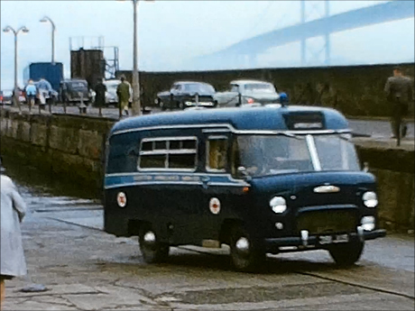 UnicornUnbound's tweet photo. A braw start to the working week... travelling on the Forth ferries in late August 1964! The images come from a collection of cine films made by a history teacher in the 50s, 60s and 70s.

#archives #Scotland #CineFilm #ForthBridges #digitisation #heritage #RiverForth #work https://t.co/ySWmCNiOVN