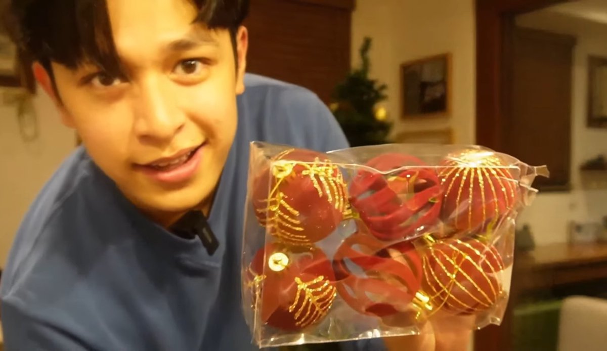 CharmersOFC's tweet photo. Namiss namin ang aming charming vlogger. 

I really love the vibe of your vlog &amp; how you appreciate and celebrate Christmas. Idagdag mo pa yung extra interesting part of the q&amp;a while u set-up the decors. 

Let's all watch #AljonMendoza's latest vlog:

🔗https://t.co/NpHQtJBcQv https://t.co/hngUkaJRYp