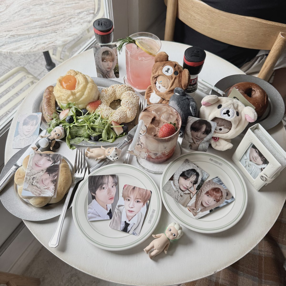 fairypollyy's tweet photo. 🐈‍⬛🐈🤍🥯 https://t.co/Wan1OZOGRY