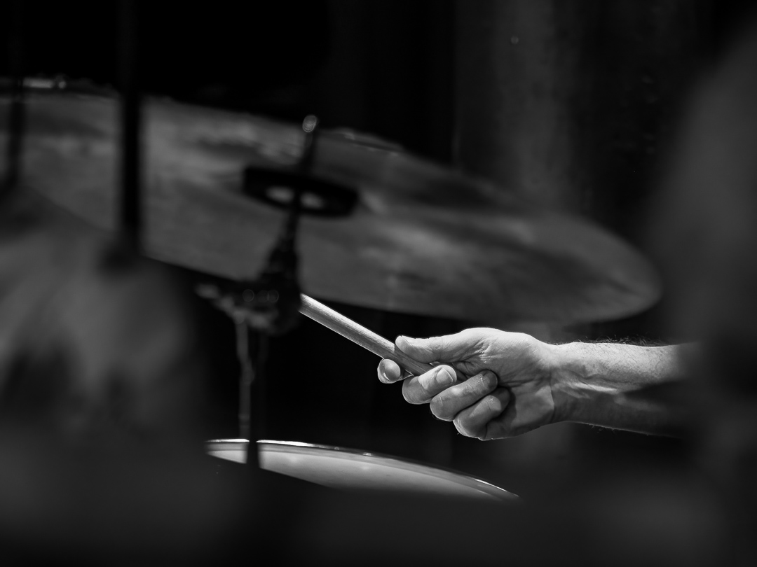 NigelStanley's tweet photo. 1/5 gig photos

Last week I went to shoot a gig by the World Music Big Band at the excellent #vortexjazzclub in n London.

For most of the shots I used my 35-100mm F2 #fourthirds lens at F2 on my EM1iii.

#photography #gigphotography #musicphotography #BlackAndWhite #drums https://t.co/upGYWgOjou