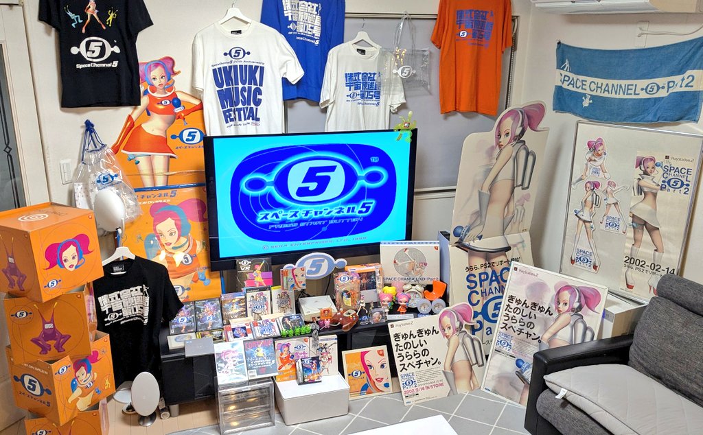GekkoKt's tweet photo. 【スペースチャンネル5】
発売25周年おめでとうございます🎉🎉🎉
家にあるスペチャングッズ全部集めてみました📛✨✨✨
#Spacechannel5
#スペースチャンネル5
#Dreamcast https://t.co/3U2p2jaBGb