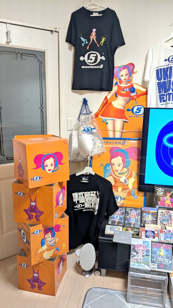 GekkoKt's tweet photo. 【スペースチャンネル5】
発売25周年おめでとうございます🎉🎉🎉
家にあるスペチャングッズ全部集めてみました📛✨✨✨
#Spacechannel5
#スペースチャンネル5
#Dreamcast https://t.co/3U2p2jaBGb