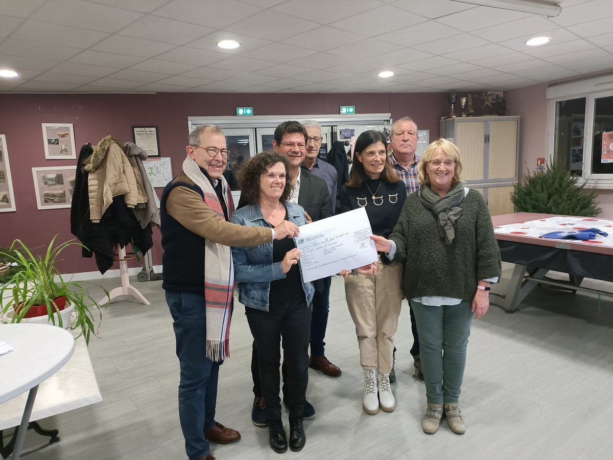 Merci au Plcq Unieux qui a remis un chèque de 3700€ suite à sa marche du 22/09 dernier. Une belle somme, fruit de la synergie de tous les bénévoles des différentes sections de cette association solidaire, récoltée lors de la 22e édition de la marche contre le cancer.