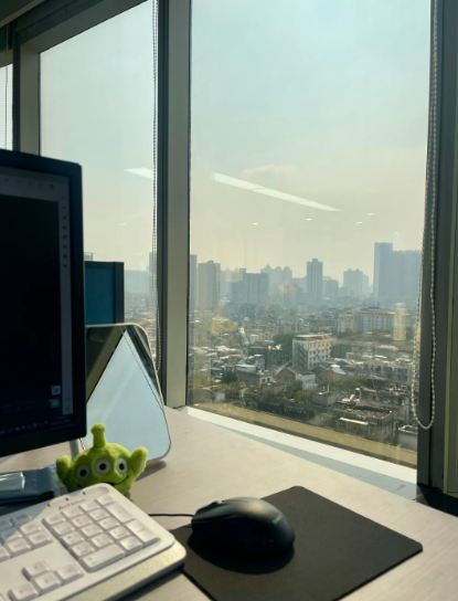 太陽がいっぱいのデスクが大好きです!