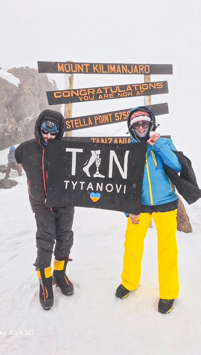 tytanovirehab's tweet photo. 🗻 Кіліманджаро підкорено: історія нашого титаново Степана Коробкіна та альпіністки Тетяни Яловчак🦾

Кожен крок на висоті понад 5 000 метрів — це виклик і боротьба за подих, але водночас і символ незламності. Степан Коробкін, ветеран і справжній Титановий, разом із рекордсменкою, першою українкою, яка підкорила сім найвищих вершин на семи континентах, серед яких і Еверест, Тетяною Яловчак, піднявся на найвищу точку Африки, щоб встановити там прапор TYTANOVI.

Ампутація, 32 операції, місяці реабілітації… Але жодна з цих перепон не зупинила його. Цей подвиг — більше, ніж підкорення вершини. Це про силу духу, про можливість жити повноцінно, надихати інших і ставити перед собою нові цілі.

Сходження Степана і Тетяни — доказ того, що підтримка, віра в себе і командна робота можуть привести до найбільших висот. Це історія про те, що немає меж для тих, хто готовий йти до своєї мрії.

Попереду — ще більше подробиць про цей неймовірний шлях, який почався з мрії й завершився прапором TYTANOVI на вершині світу.

#TYTANOVI #Кіліманджаро #незламні #герої #СтепанКоробкін #реабілітація #протезування