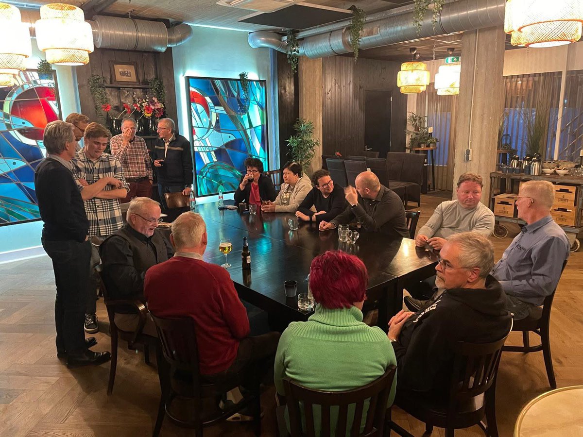 PartijBestOpen's tweet photo. Een goedbezochte bijeenkomst van betrokken inwoners met interesse in de lokale politiek. Een avond van betekenisvolle discussies. Er komt een vervolg op deze avond, mocht u desondanks ook nog geïnteresseerd zijn neem dan zeker even contact met ons op via info@best-open.nl https://t.co/4wu1NpXPjI