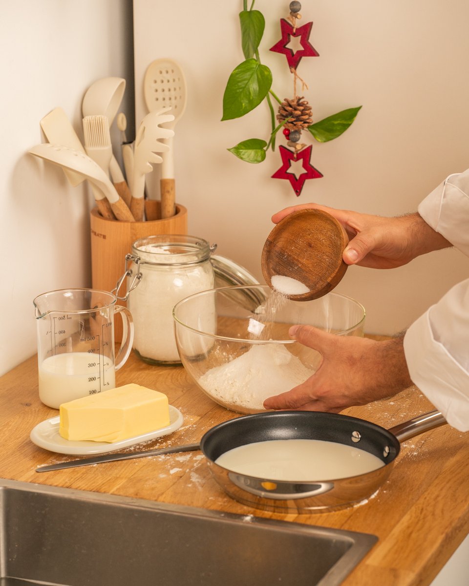 PIMPAMCOOK's tweet image. ¿Quién se anima a preparar el mejor postre para estas Fiestas? Con la mejor sartén y chaquetilla, ¡el éxito está garantizado!