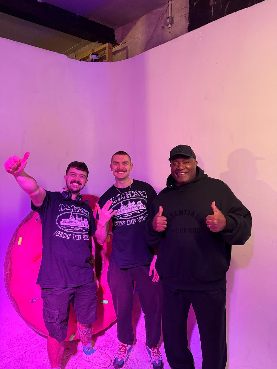 HBHomeless's tweet photo. We’d like to give a massive thank you to @thecouncilofbens for inviting us to do a talk at @threeninefive.bristol yesterday
#thecouncilofbens #homeless #talk #charity #giving #helpbristolshomeless #photography #videography #395 #venue #bristol https://t.co/8GLoNyp5eZ