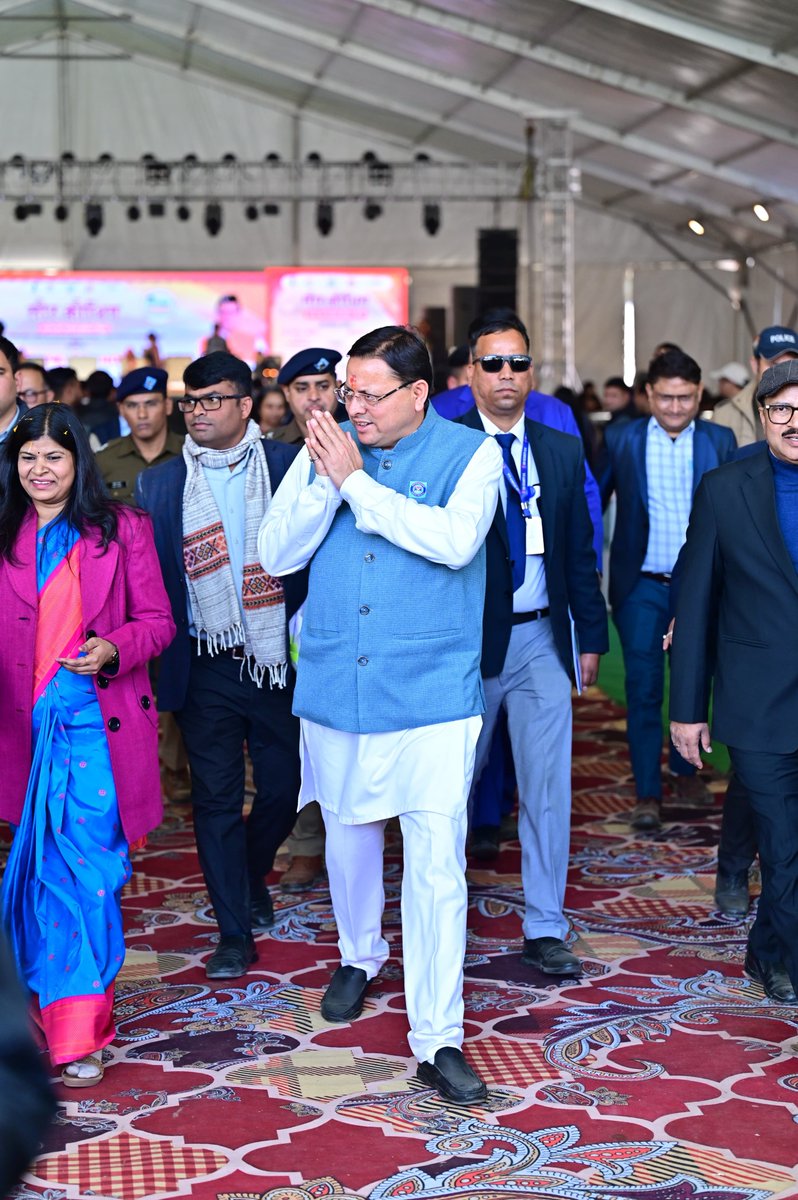pushkardhami's tweet photo. देहरादून में सौर कौथिग मेले का शुभारंभ कर वहां उपस्थित लोगों को सम्बोधित किया। इस अवसर पर विभिन्न विभागों द्वारा लगाई गई प्रदर्शनी और स्टालों का अवलोकन किया, जो सौर ऊर्जा और ऊर्जा संरक्षण के क्षेत्र में हो रहे नवाचारों को दर्शाते हैं। साथ ही, सौर ऊर्जा से संचालित वैन को हरी झंडी दिखाकर रवाना किया ।