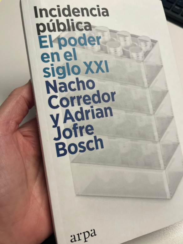 antonigr's tweet photo. Ya en mis manos el libro de @nachocorredor y @adrianjofrebosc 👉 Incidencia pública. El poder en el siglo XXI https://t.co/ZEHkWpzAqW @arpaeditores, que leeré con mucho interés. ¡Gracias por hacérmelo llegar y por vuestras palabras! https://t.co/EOBc9eeQrM