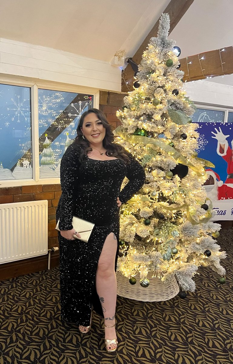 Things that were said to me at the works Christmas party “you look like a festive morticia” “wow you’re a goth Jessica rabbit” “I’m surprised, you actually scrub up alright don’t you” 🥲👌🏼