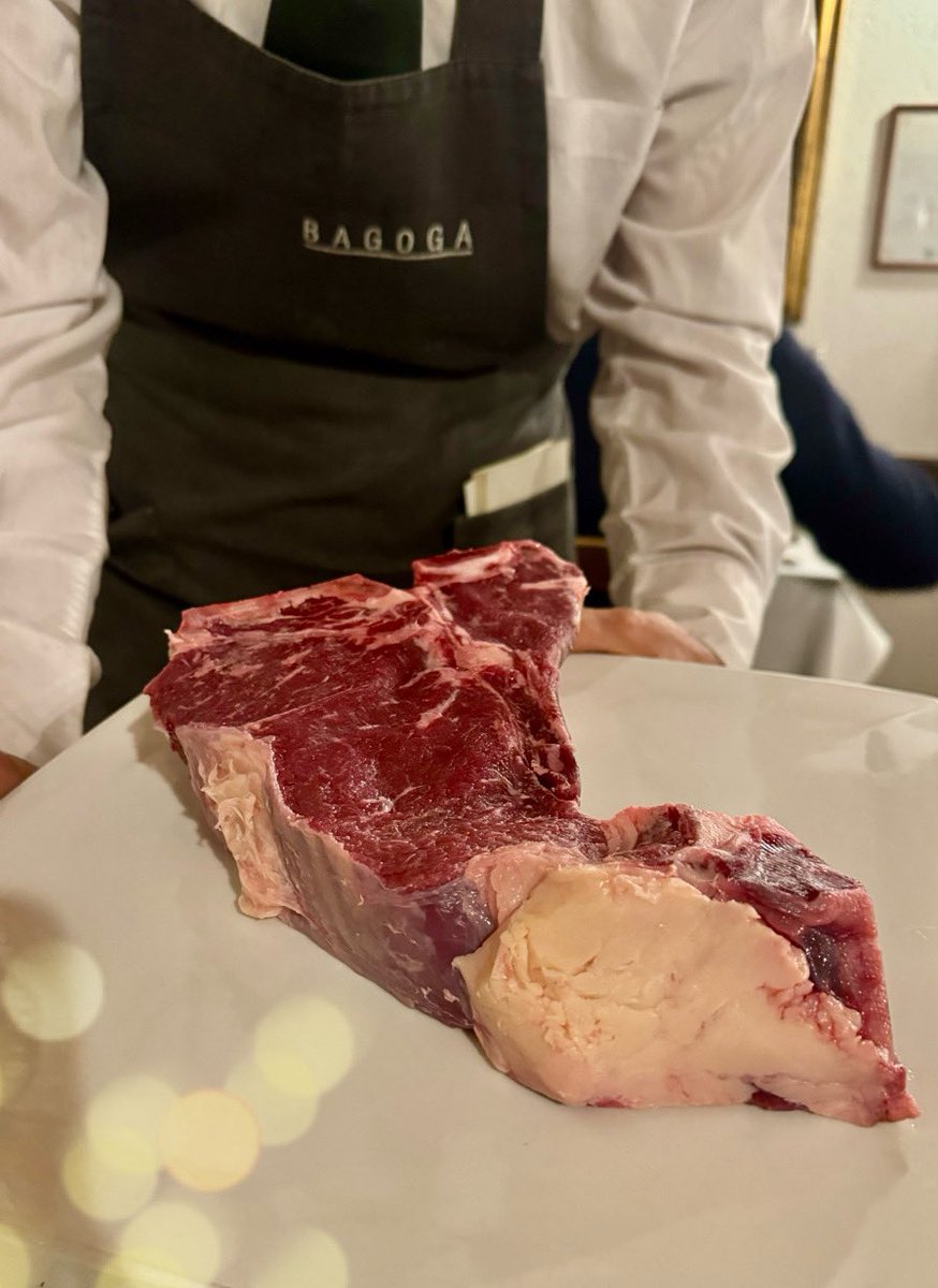 “Bistecca alla Fiorentina” 

I took this photo yesterday in Siena, Tuscany - Italy 🇮🇹

The only kingdom in the world where red meat has never been stigmatized