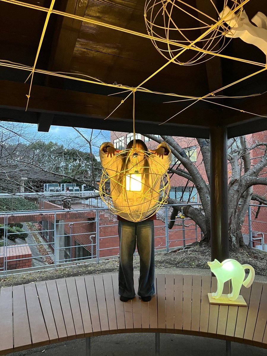 _worldneko's tweet photo. 部員たちで灯篭と撮ってみました📸🐾

猫のポーズを真似してみたり、ねこ灯篭を愛でてみたり、オリジナルポーズで撮ってみたり、、💭

いろんな撮り方で沢山撮って楽しんでくださいね❕😉

#灯篭を撮ろうにゃー https://t.co/K2iZUzeOMJ