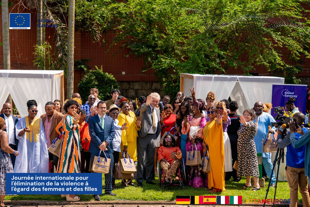 commwithuseu's tweet photo. On this year's International Day for the Elimination of Violence Against Women and during the 16 Days of Activism, we were proud to stand alongside the #EU and support impactful initiatives across the globe, from #Cameroon to #Azerbaijan, #Ecuador, and beyond!🧡
#EVAW #EUForWomen https://t.co/JZfrv76ICA