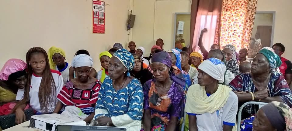 FemmesVoix's tweet photo. Dans le cadre des 16 jours d'activisme, Voix de Femmes avec son partenaire DRC ont organisé le mardi 03 Décembre 2024 à Dédougou une séance de ciné débat avec 40 participants : PDI et hôtes. Il s’agissait d’un film qui aborde le viol, le harcèlement sexuel en milieu scolaire. https://t.co/NZ7razEcxG