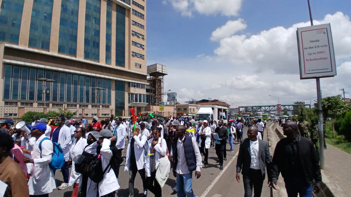 AbdikarimAbdow's tweet photo. Doctors have turned out in numbers to say no to the bastardization of our CBA 2017. Interns MUST be paid according to the CBA 2017. The government should honor the RTWF signed on 8th May. Paralysis totalis loading on 22nd Dec. Vivaa!
#JusticeForMedics
#ImplementCBA2017
#OccupyMOH https://t.co/lJNxOyzbUK