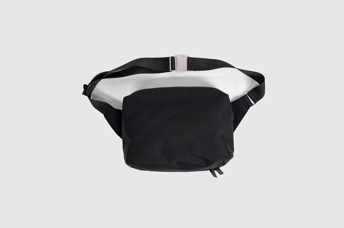 drip_corp's tweet photo. 【再販告知】
大変お待たせしました…！長らく完売していた #HALFDAYPACK を明日17日（火）より再販いたします。

今回より仕様をver.2へアップデート。バックルを従来のプラスチック製からアルミ製へ。

バックルの強度が向上し、重たい荷物でもベルトが緩む心配がなくなりました。さらに、見た目もスタイリッシュになった点がポイントです！

商品詳細・購入先はこちら↓
https://t.co/h6B4G84ot5