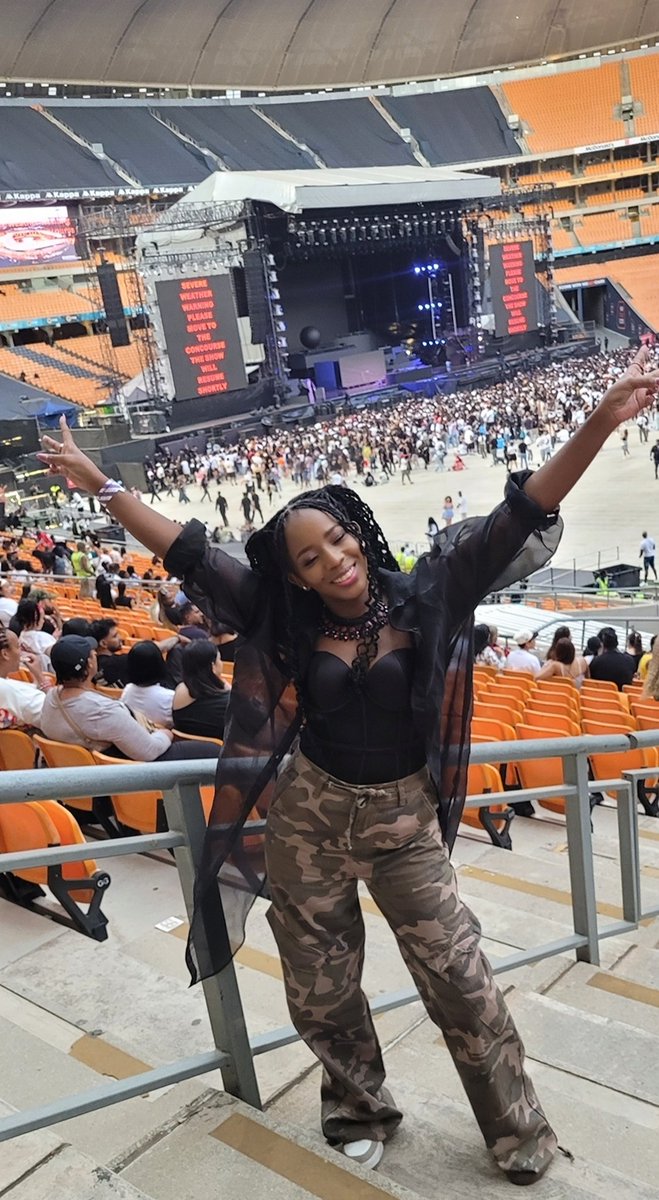 AmandaMoMusic's tweet photo. Take me Back!!! 🔥 🔥 #chrisbrownconcert #chrisbrown https://t.co/QbaDvH8XyO