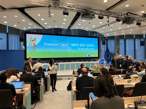 En direct de l'#EVENT The 2025 Sport Info Day à Bruxelles. Une foule de projets pour mettre les femmes en mouvement se construisent ici, avec des partenaires européens. Merci <a href="/EuSport/">EUSport</a> pour l'invitation et <a href="/iledefrance/">Région Île-de-France</a> #Perqo pour le soutien. #sports #media #femmes <a href="/ablock_mag/">ÀBLOCK!</a>