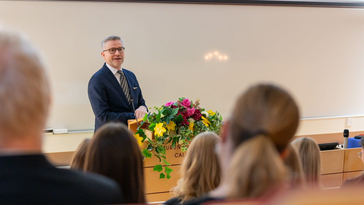 UniTurkuLaw's tweet photo. Lämpimät onnittelut tuoreille oikeustieteen maistereille!💐🍾

@uniturku #publiikki
https://t.co/Az9cELGrQt https://t.co/TnHDjlTaVN