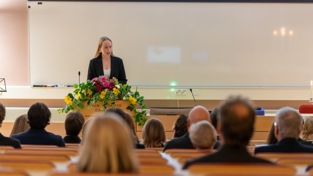 UniTurkuLaw's tweet photo. Lämpimät onnittelut tuoreille oikeustieteen maistereille!💐🍾

@uniturku #publiikki
https://t.co/Az9cELGrQt https://t.co/TnHDjlTaVN