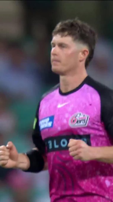 Bowled Around the Legs 💥 📹 Credits: Twitter/BBL