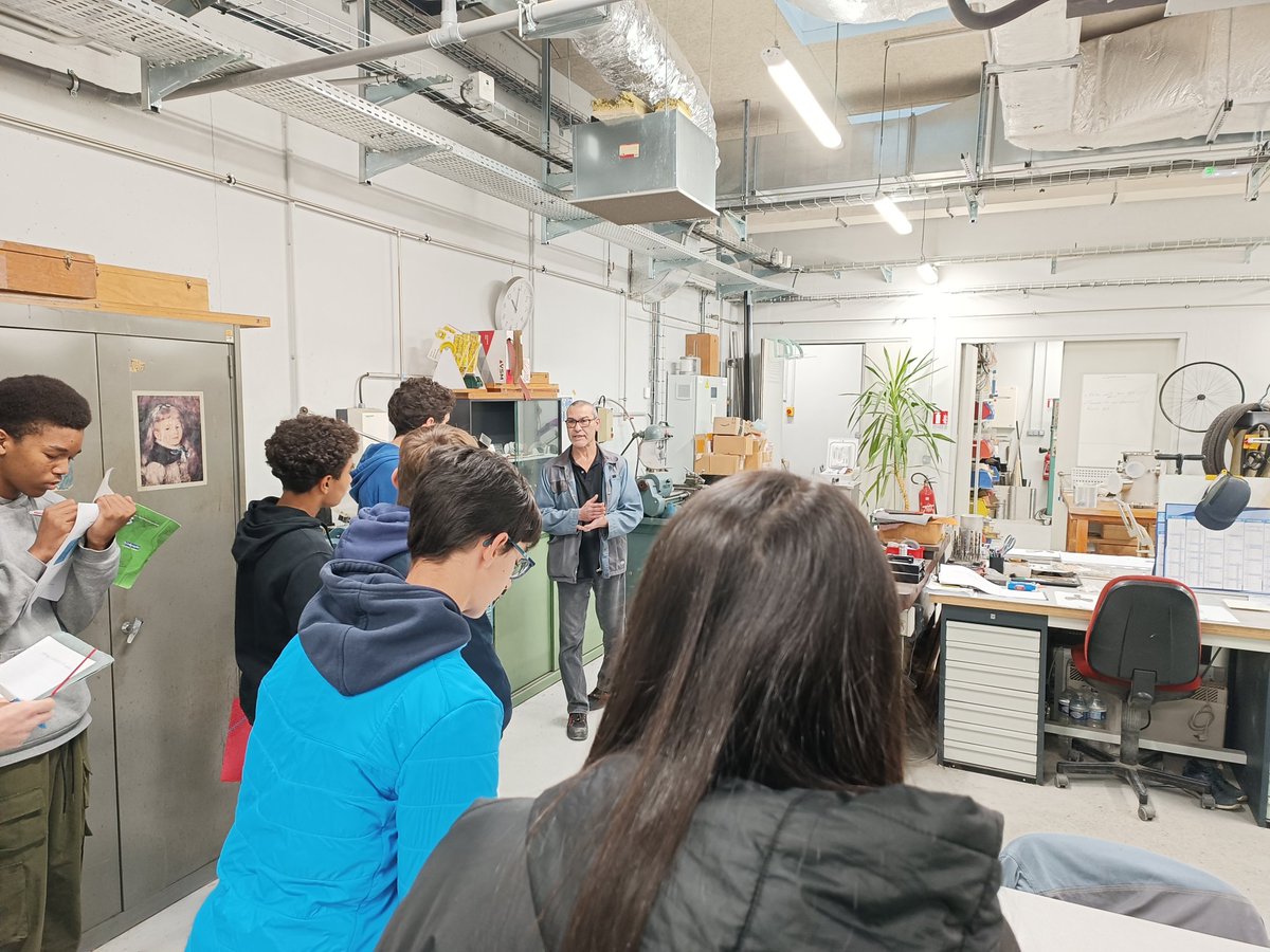 @ismolab.bsky.social (@ismolab_orsay) on Twitter photo Cette semaine, nous accueillons 7 physicien.nes en herbe venu.es de toute l'Ile de France pour leur stage d'observation de 3eme.
Après la présentation du labo par <a href="/S_Martrenchard/">Séverine Martrenchard @SMartrenchard.bsky.social</a>, première étape à l'atelier de mécanique du labo. Cette semaine, nous accueillons 7 physicien.nes en herbe venu.es de toute l'Ile de France pour leur stage d'observation de 3eme.
Après la présentation du labo par <a href="/S_Martrenchard/">Séverine Martrenchard @SMartrenchard.bsky.social</a>, première étape à l'atelier de mécanique du labo.