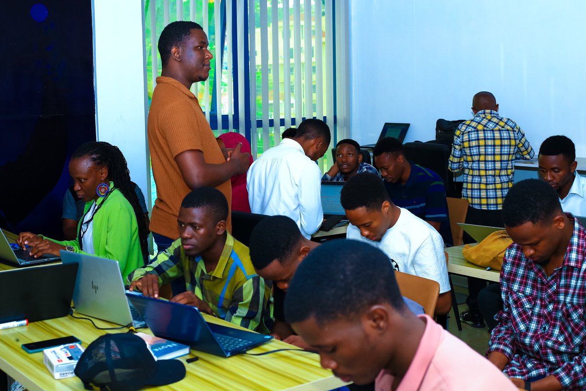 thenexthub_'s tweet photo. Our Digify students in Mwanza had an insightful session last week with @mafolebaraka as they explored Monetization Training, with a focus on converting their digital skills into income.
#DigifySkillsLab #DigitalSkills #TheNextHub #EnnovateVentures #Gigeconomy https://t.co/xTnuSXzRx8
