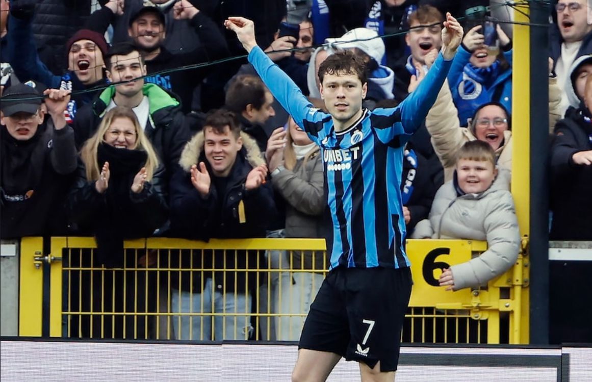 Skov sprak met z'n voeten. Wij doen dat nog steeds met onze micro's, ook vanavond. Vragen of stellingen voor onze hosts? Stel ze hier in de comments. #DeKlokke #ClubBrugge