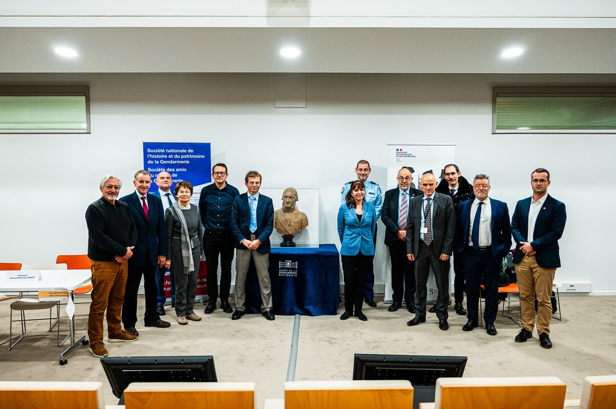 CRGN_GN's tweet photo. 🏛 Date historique !
🗓 Jeudi 05 décembre 2024, la Chaire #HiGeSeT a tenue son premier colloque 👉 " Guerres de @Gendarmerie ? "
👏 Bravo aux orateurs pour la qualité de leurs interventions
📸 Retour en images sur cette première https://t.co/jGIYVxxzXS