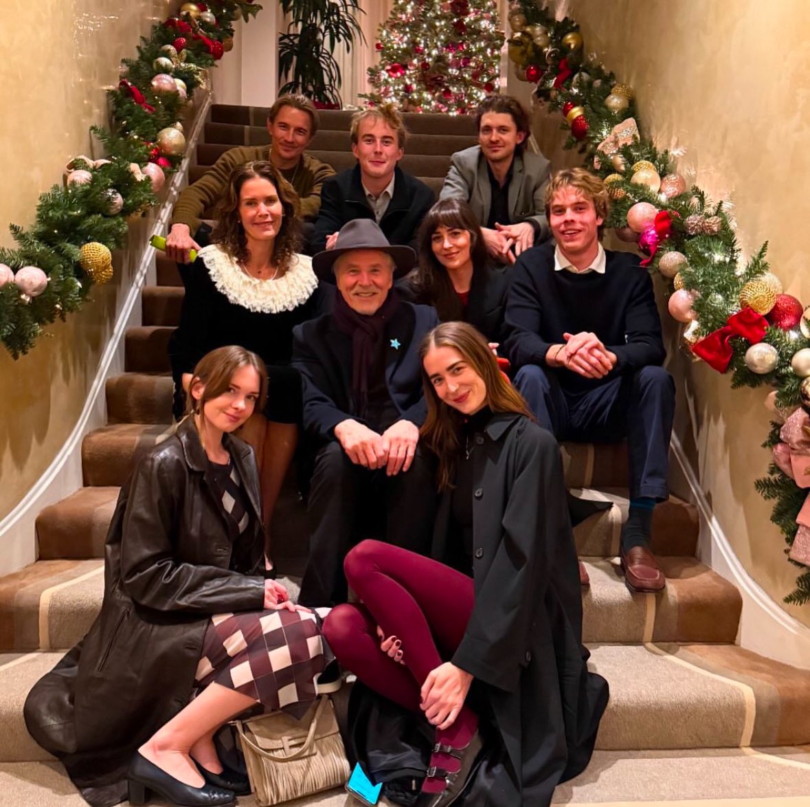 Tzu_5911's tweet photo. #donjohnson on instagram 
“My Kids are my Everything!!!
Happy Birthday to me!!!”
#DakotaJohnson https://t.co/dAnyMwySZP