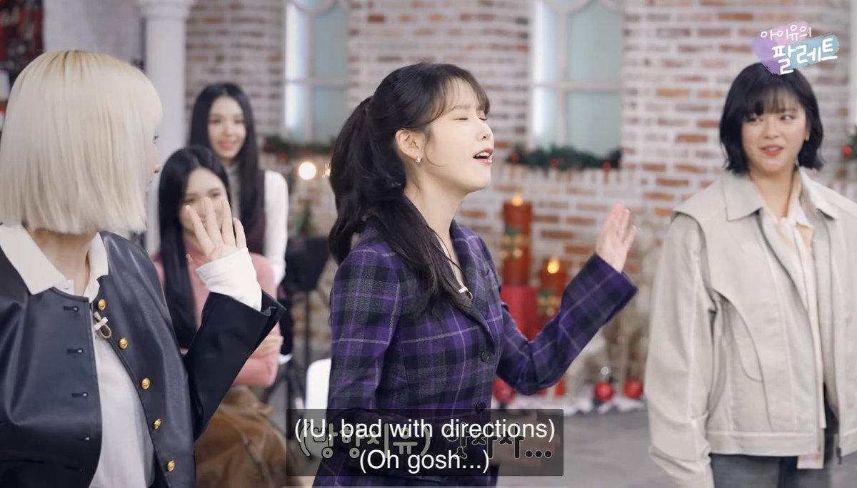 SHE'S SO DONE WITH HERSELF NOT ABLE TO RAISE THE EXACT HAND 🤣