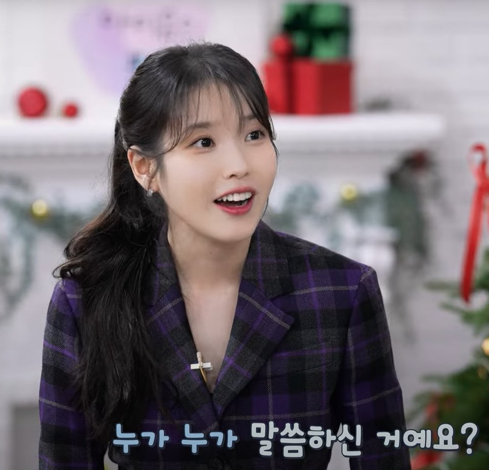 AboutMusicYT's tweet photo. Tzuyu of TWICE to IU after IU expressed her love for TWICE:

"please be my girlfriend" https://t.co/SV8y856h3C