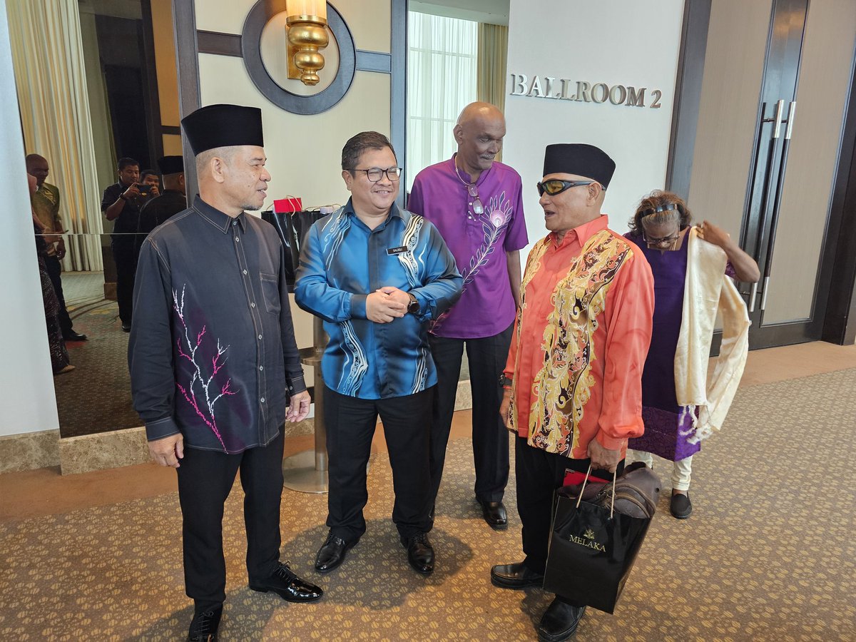 Pengarah Kerja Raya Melaka Tuan Ir. Hj. Mohamad Salzeli bin Moktar petang ini hadir sama dalam Majlis Penghargaan Pesara Pentadbiran Kerajaan Negeri Melaka Tahun 2024.