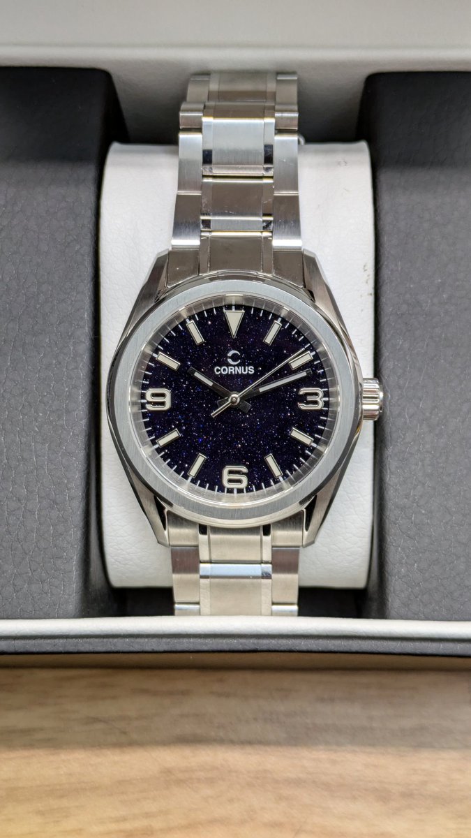 CornusWatch's tweet image. アベンチュリン文字盤のレア個体すんごいキラキラしてます(2枚目)
1枚目は私が使ってるものです