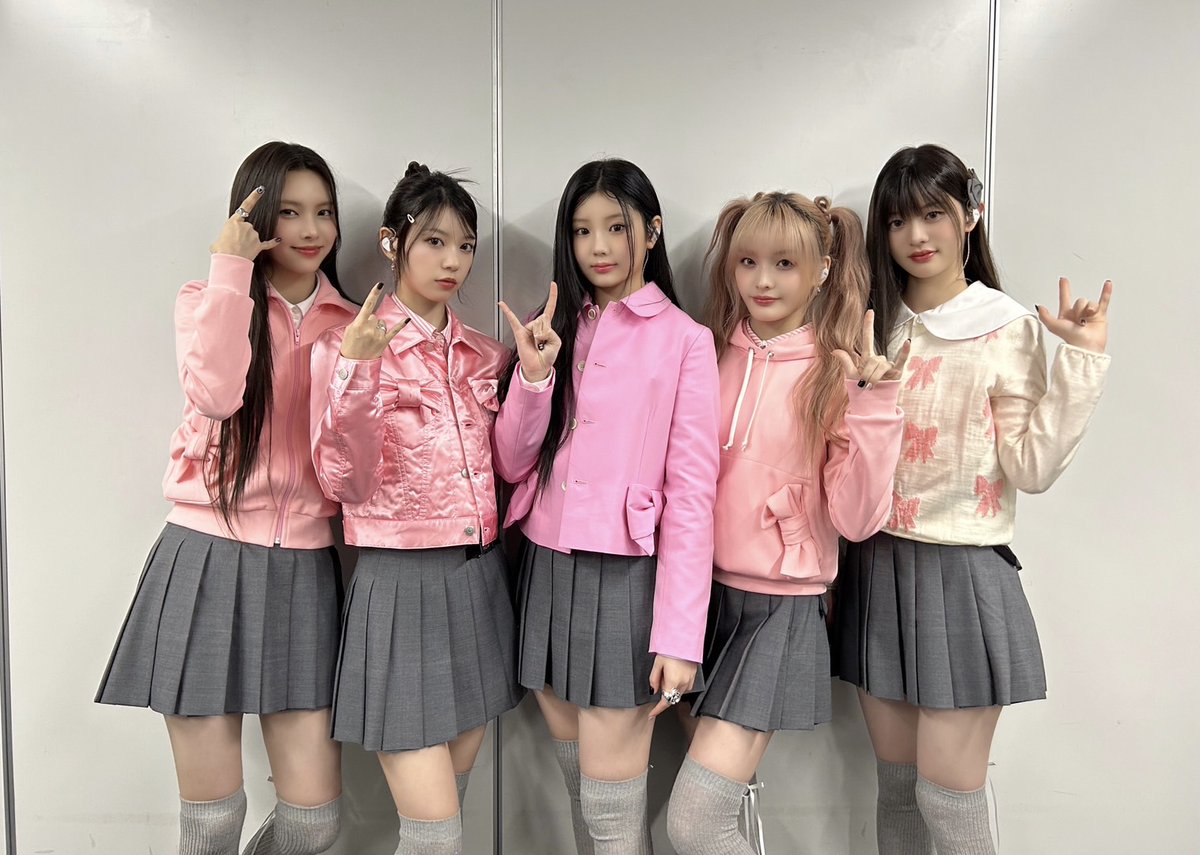 ILLITメンバーの名前は左から ユナ🇰🇷▷モカ🇯🇵 ▷ウォンヒ