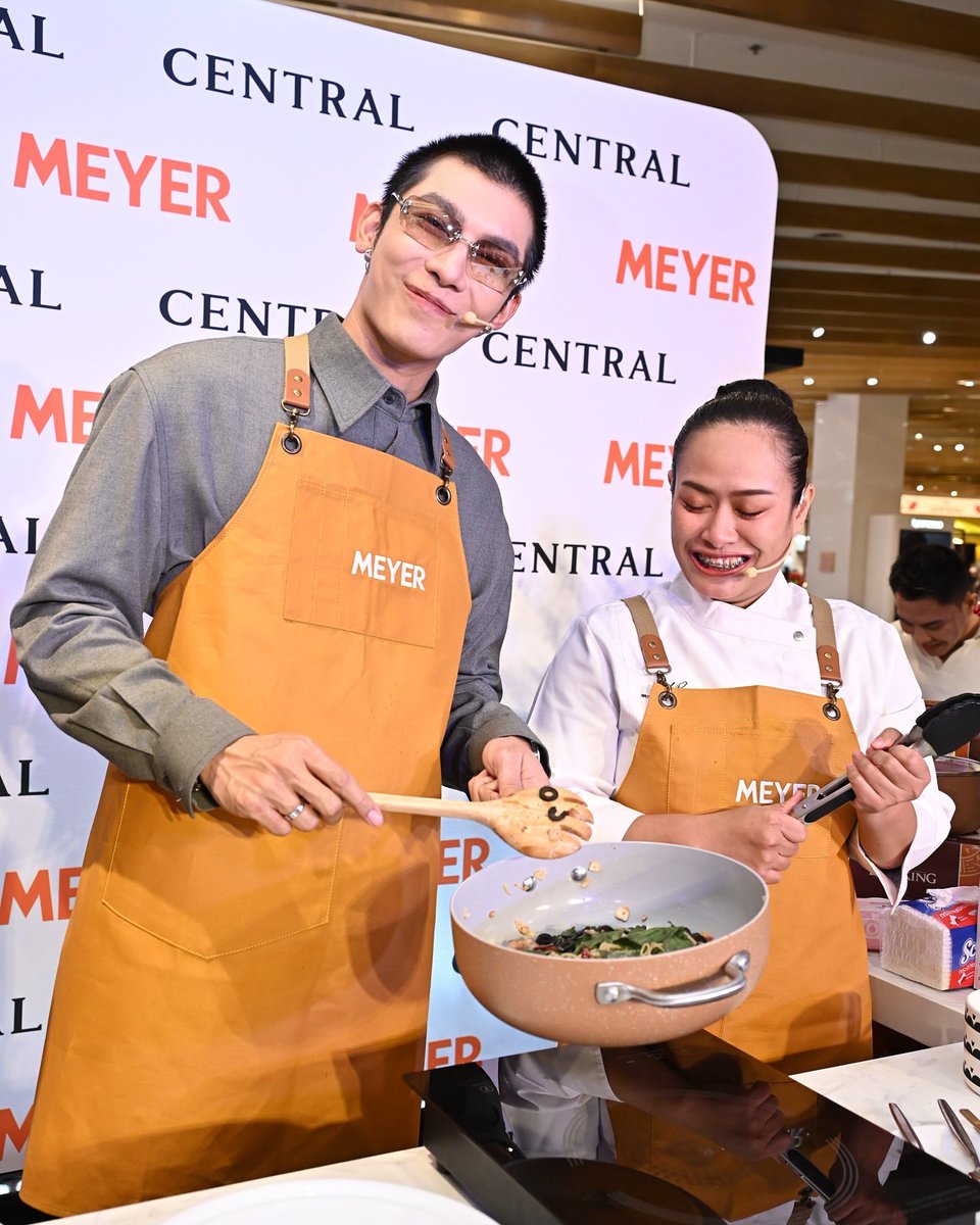 YocoTaoring's tweet photo. Mewくんに直に振る舞ってもらえるの
至福よね😍

IG: meyerthai

#Meyerthai
@MSuppasit #MewSuppasit #มิวศุภศิษฏ์ https://t.co/CYqx1cZCEN