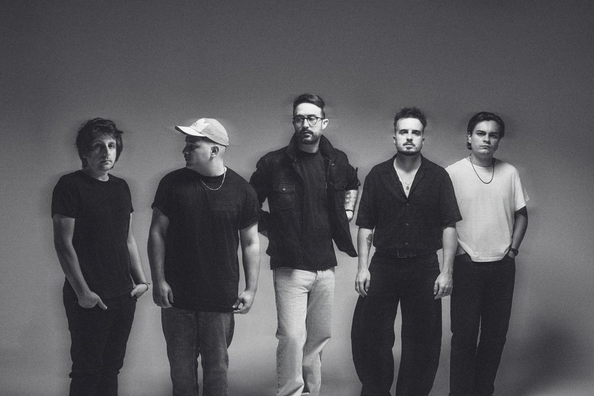 Este lunes, estrenamos “ Los Monstruos Interiores”, de <a href="/Melifluoband/">MELIFLUO</a> y aprovechamos el temarral para repasar algunas de nuestras canciones favoritas de 2024 con <a href="/veintiuno_music/">VEINTIUNO</a>, <a href="/VivaSuecia/">Viva Suecia</a>, <a href="/SexyZebras/">SEXY ZEBRAS</a>, <a href="/unpocotrashi/">trashi</a> con <a href="/zaharapop/">Zahara</a>, <a href="/carlosares/">Carlos ares gonzalez-moro</a>, <a href="/LaBienQuerida/">La Bien Querida</a>… En #180Grados💥